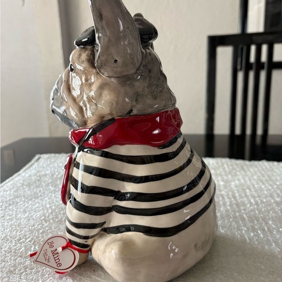 Blue sky  "Free French Kisses" Bulldog figurine - Picture 2 of 7